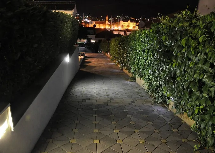 Πανσιόν Classy Double With Balcony Τρογκίρ