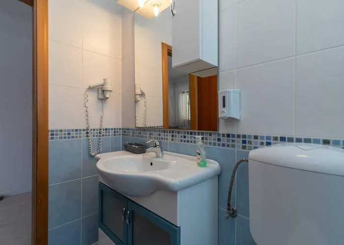 Classy Double With Balcony Τρογκίρ