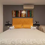 Pensión Classy Double With Balcony 3*