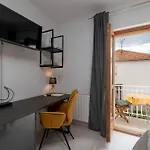 Classy Double With Balcony Pensión 3*