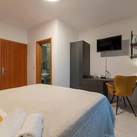 Classy Double With Balcony Trogir