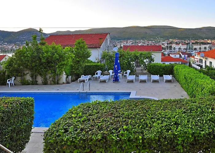 Classy Double With Balcony Konukevi Trogir