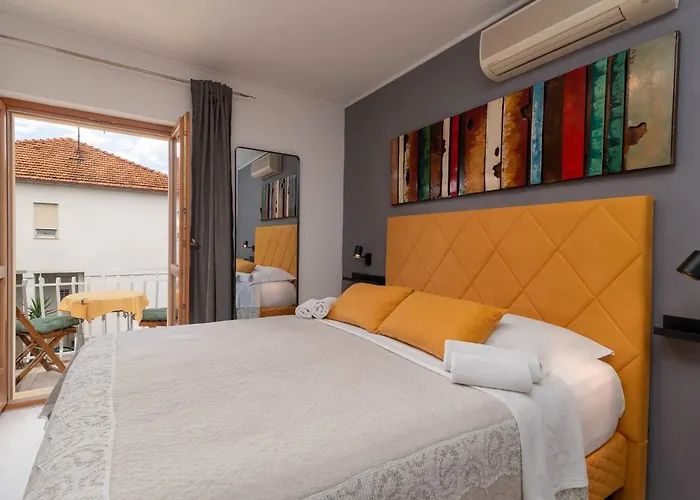 Classy Double With Balcony Konukevi Trogir